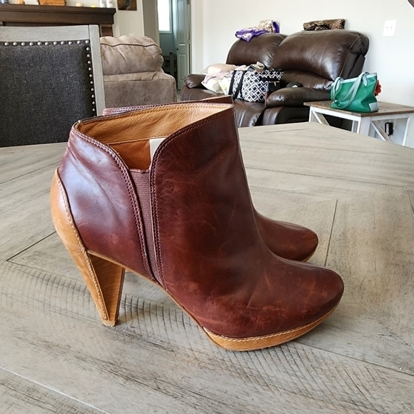 Fossil Leather Ankle Boots - Picture 4 of 9